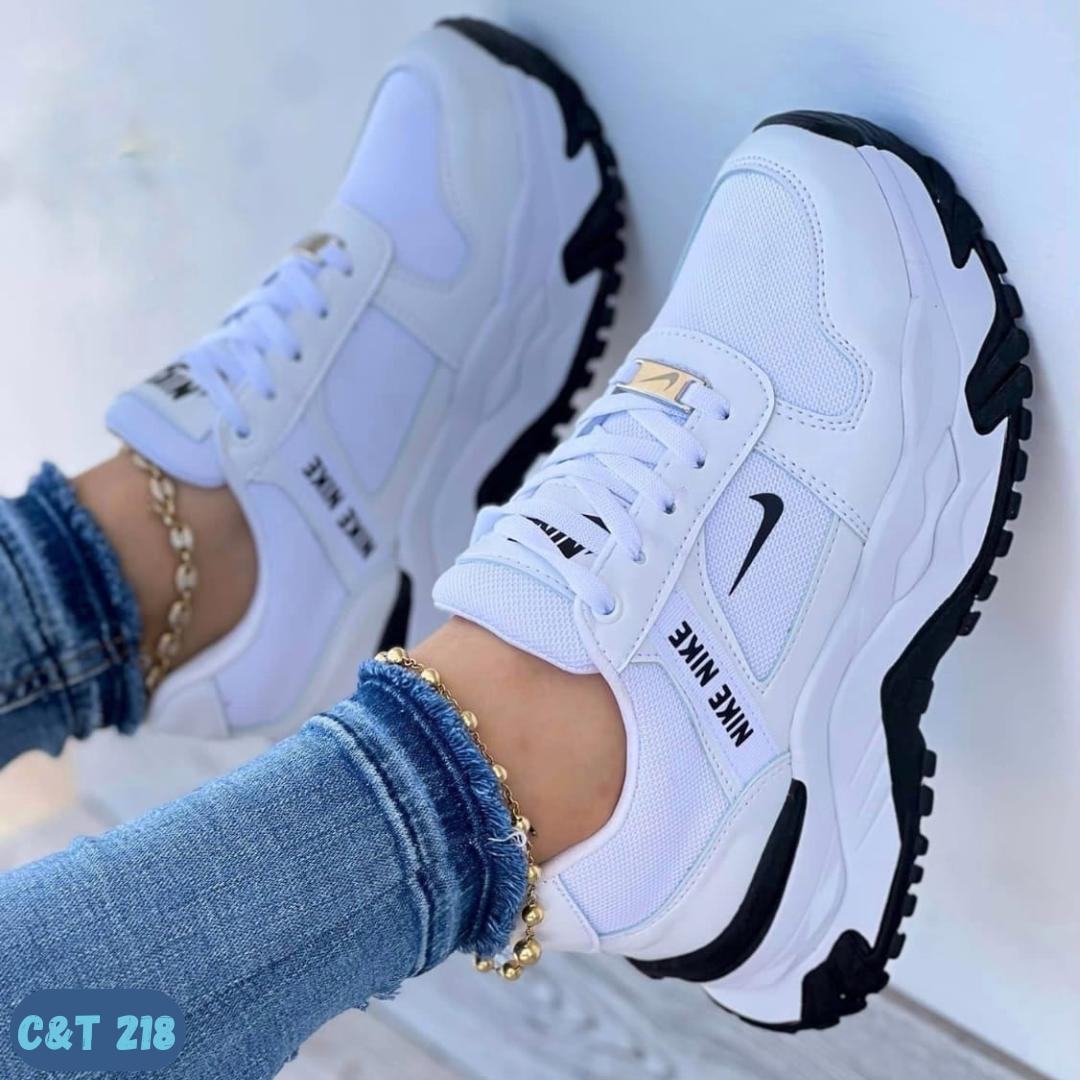 NIKE DOBLE SUELA BLANCOS (C&T 218)