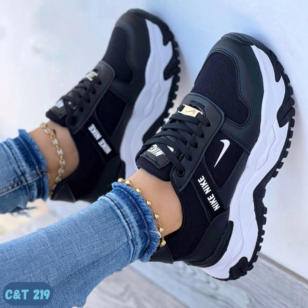 NIKE DOBLE SUELA NEGROS (C&T 219)