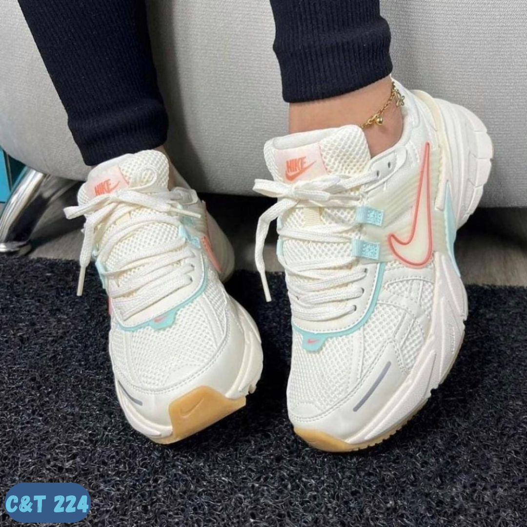 NIKE V2K RUN BLANCOS (C&T 224)