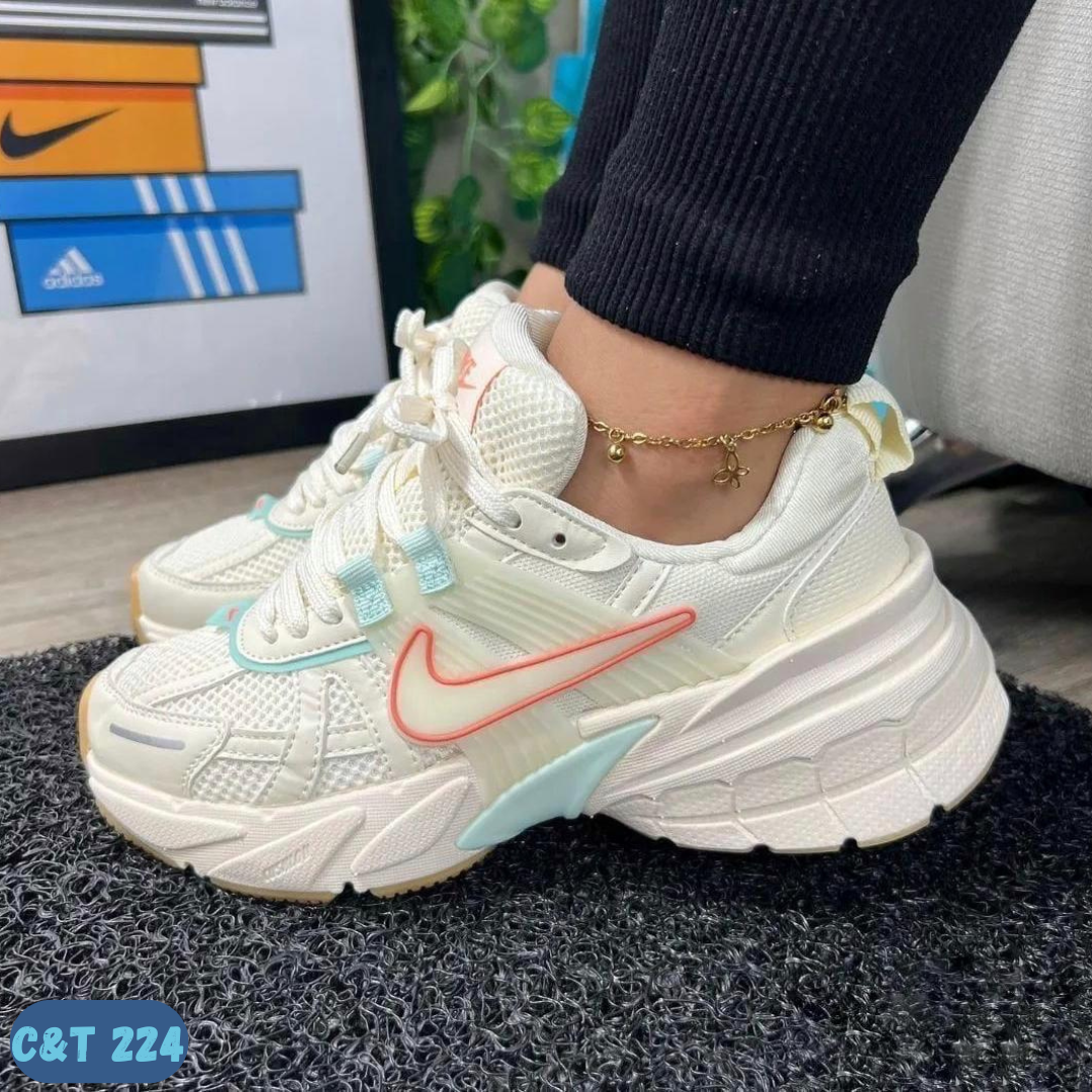 NIKE V2K RUN BLANCOS (C&T 224)