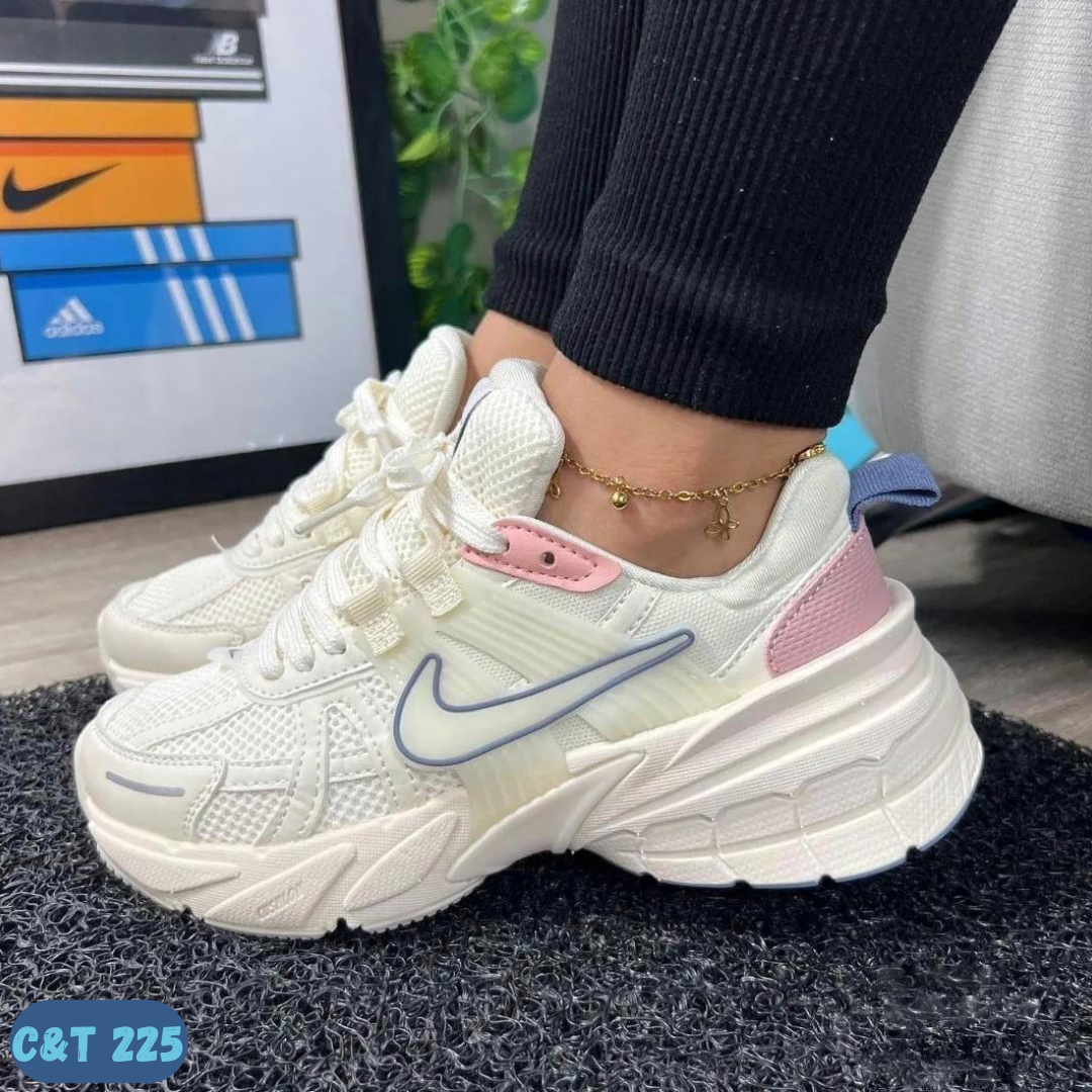 NIKE V2K RUN BLANCO ROSA (C&T 225)