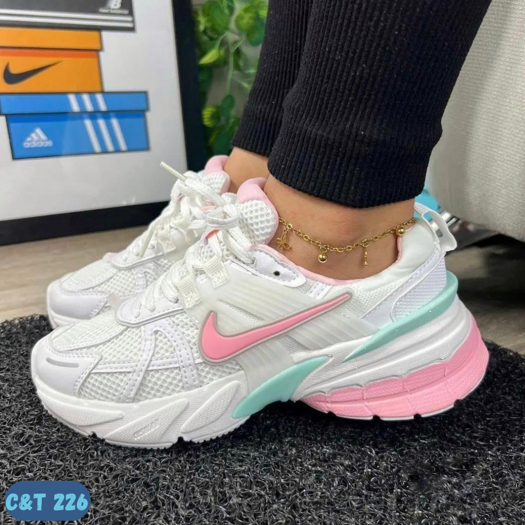 NIKE V2K RUN BLANCO ROSA (C&T 226)
