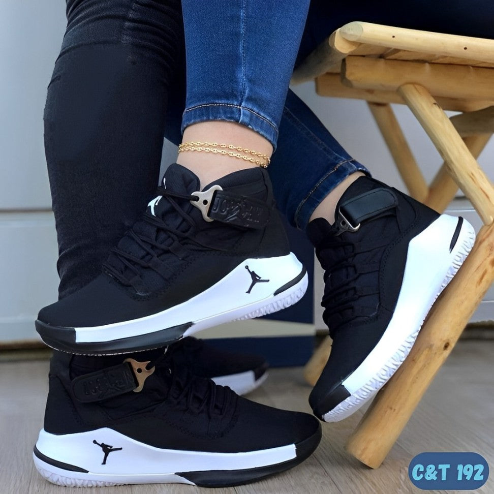BOTIN JORDAN NEGRO BLANCO (C&T 192)