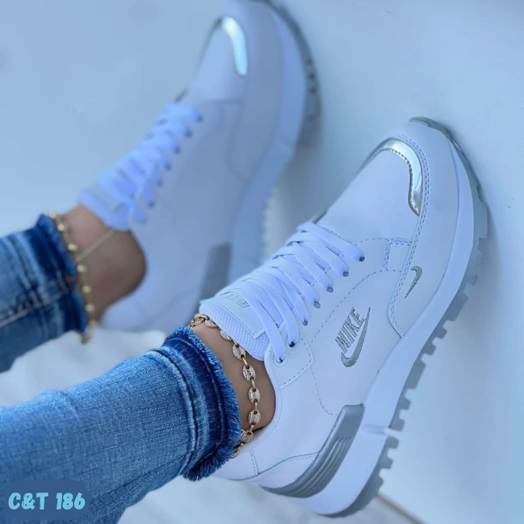 NIKE TREBOL BLANCOS (C&T 186)