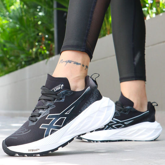 ASICS NOVABLAST 4 NEGRO+BLANCO