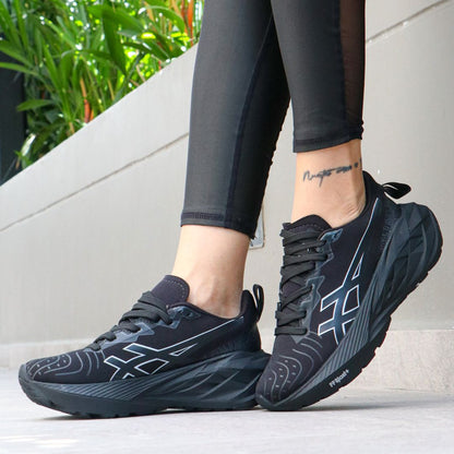 ASICS NOVABLAST 4 NEGRO