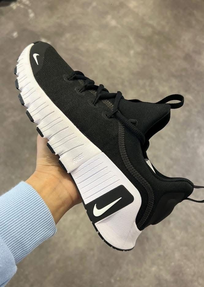 NIKE FREE
